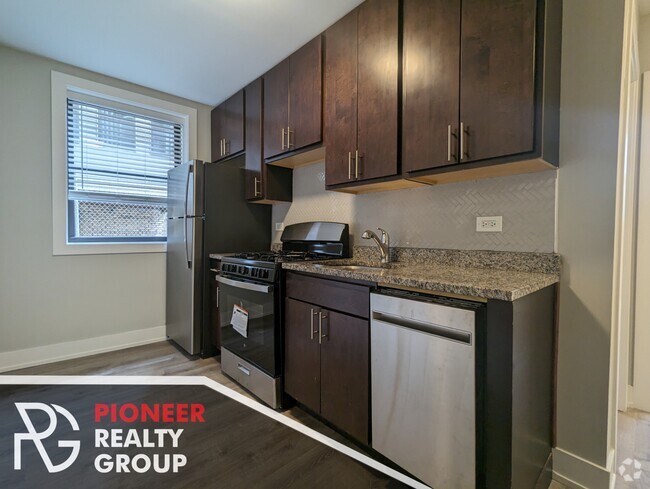 Building Photo - 713 W Brompton Ave Unit 72G Rental