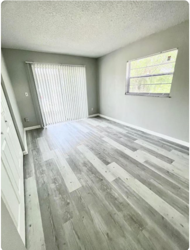 Building Photo - Beautiful Newly Remodeled Apartment Unit 1566-I4(R)