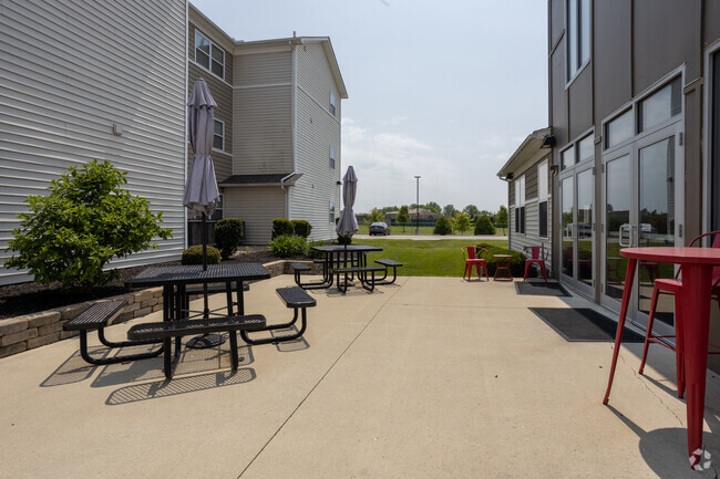 Picnic Area - The Annex of Marion