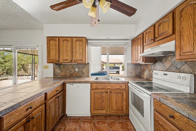 Photo - 2822 E Willow Ave