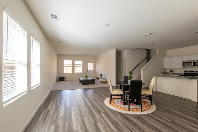 Photo - 14141 Emeric St