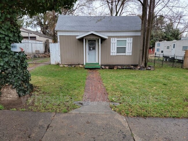 Building Photo - 1071 Sullivan Dr