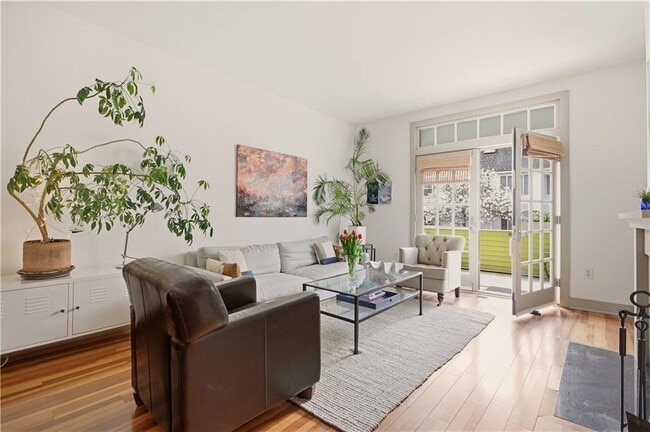 364 Bellevue Ave Unit D102