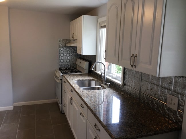 Photo - 1160-1164 Whitney Ave