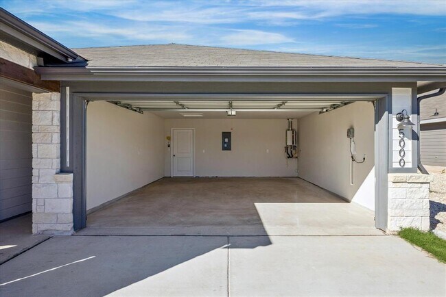 Photo - 5000 Hazelnut Ln