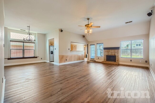 Photo - 709 Flagstone Way