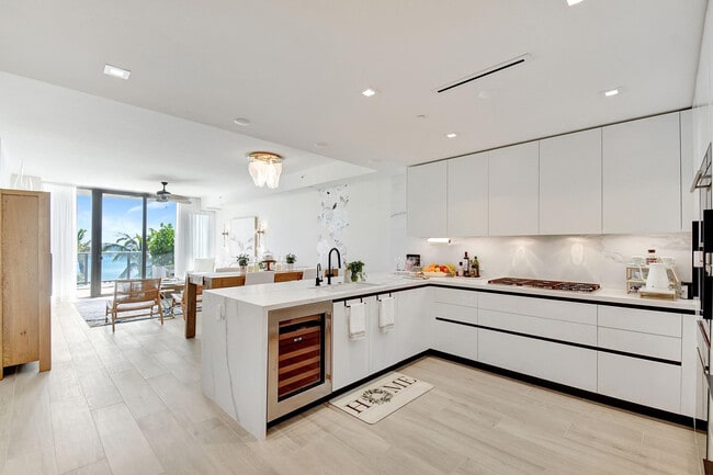 Building Photo - 1116 N Ocean Blvd Unit 303