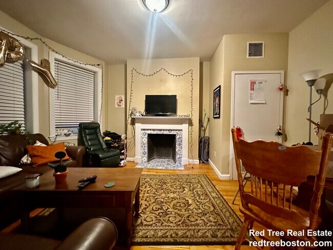 Apt 4 - 19 Highgate St