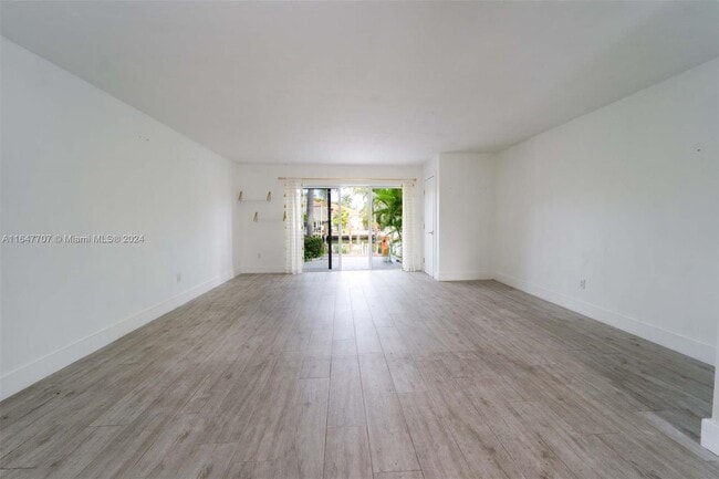 Photo - 2203 NE 123rd St