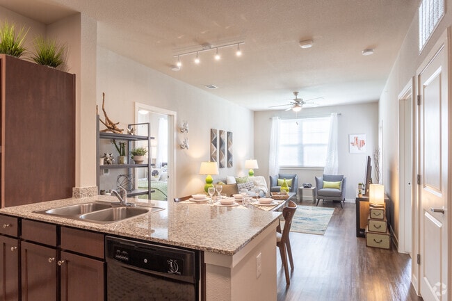 2 BR, 2 BA 919 SF