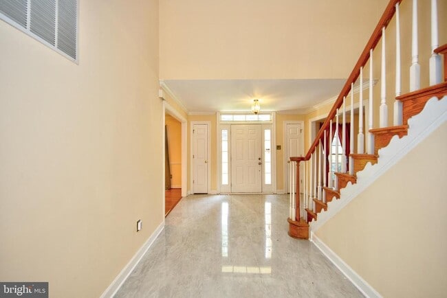 Building Photo - 210 King Johns Ct