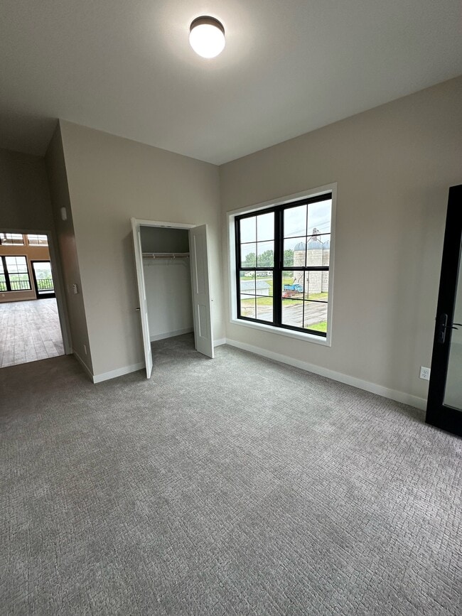 2BR/2BA - Hatchery Row