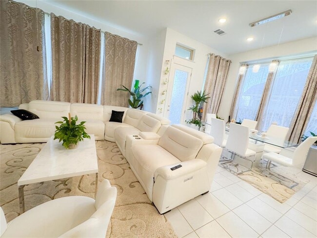 Photo - 163 Billowing Way