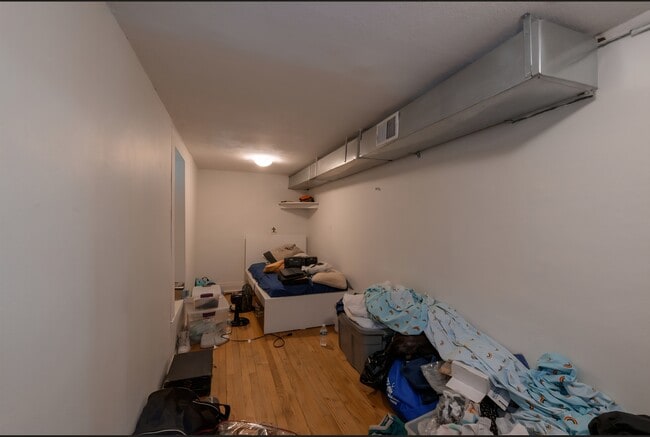 Building Photo - 1319 W 19th St Unit Garden Rental
