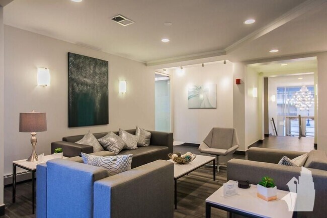 Photo - 5600 N Sheridan Rd