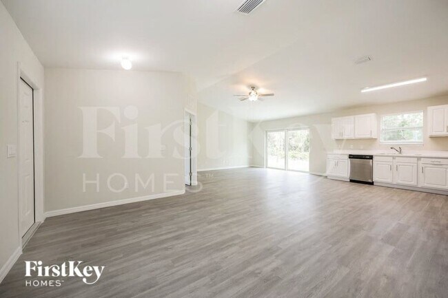 Photo - 840 Puccini Ave S