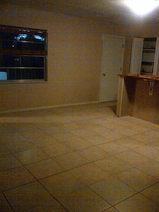 300 #4 Riverview Blvd