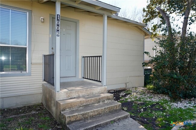 Building Photo - 1006 Haynes St Rental