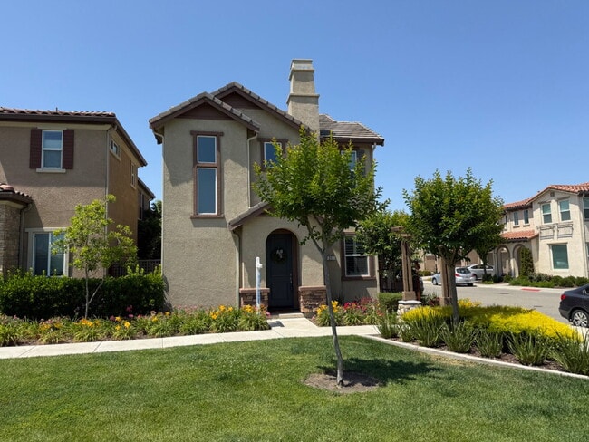 Beautiful Newer Built 3 Bed/2.5 Bath Detac... - Beautiful Newer Built 3 Bed/2.5 Bath Detac... Apartment
