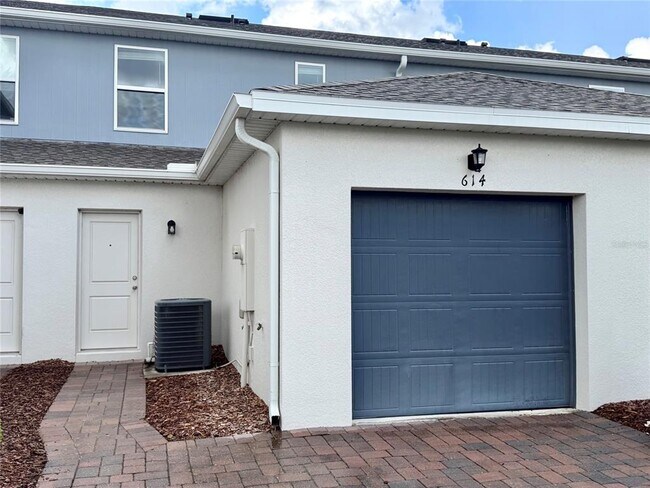 Photo - 614 Cheval Ln