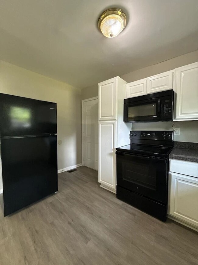 Photo - 3 Bed and 1.5 Bath in Decatur!
