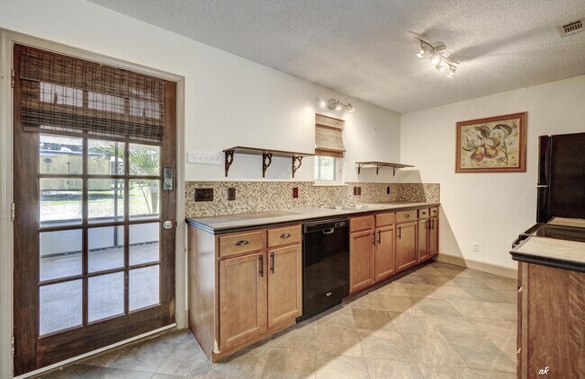 Photo - 1617 Drummond Ave