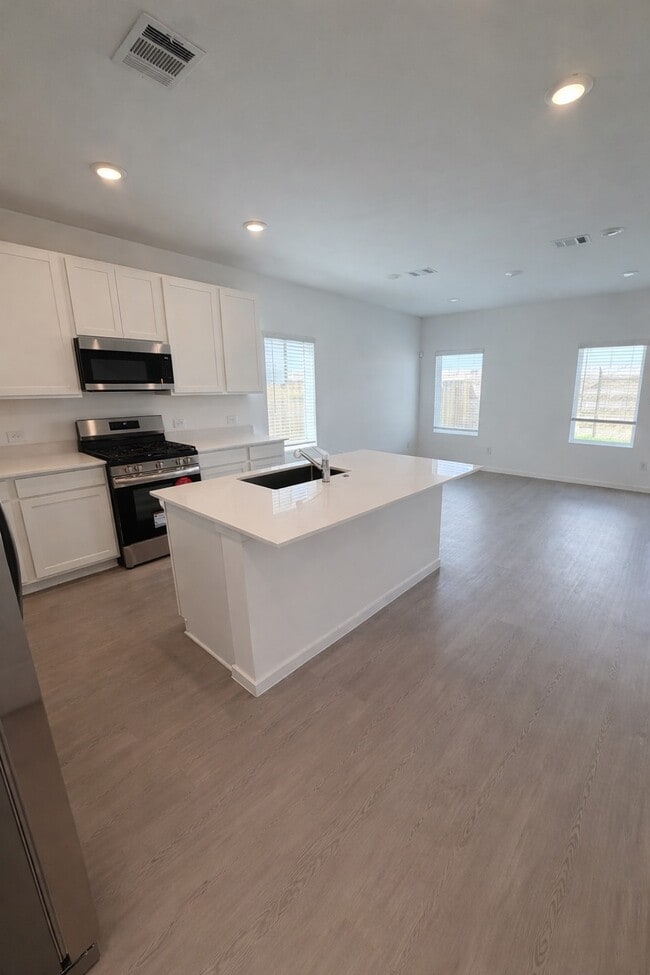 Photo - 2211 Salinas Dr