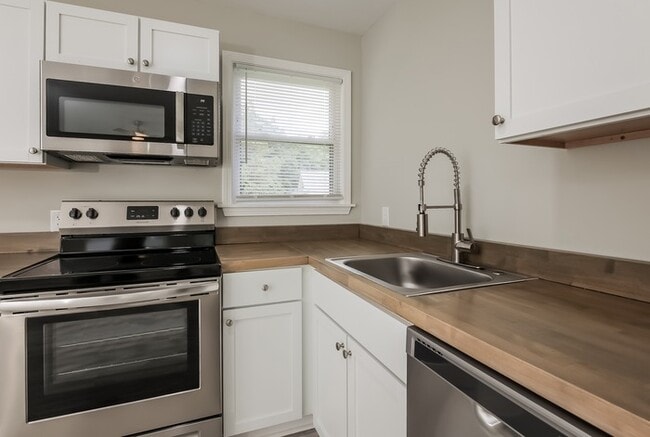 Photo - 1885 Hazelwood Dr