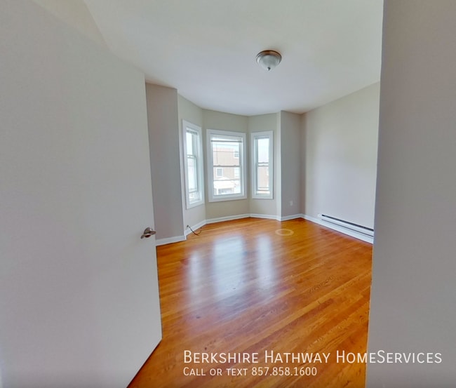 Photo - 117 George St Unit 2