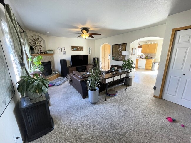 Photo - 1678 Rhyolite St