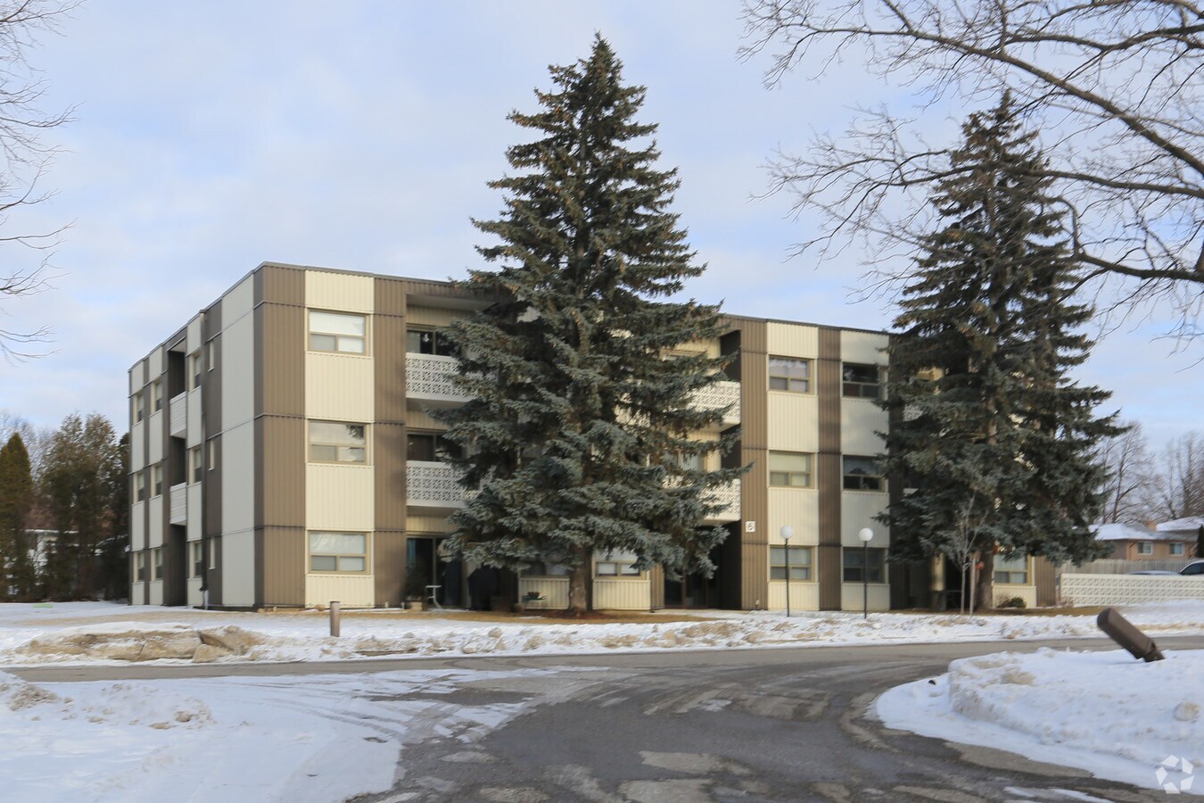 Primary Photo - 6 Birkshire Ct