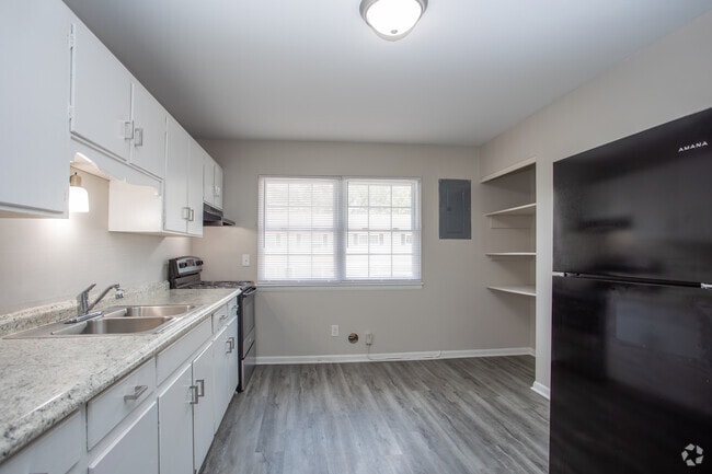 2BR, 1BA - 1,048SF - Kitchen