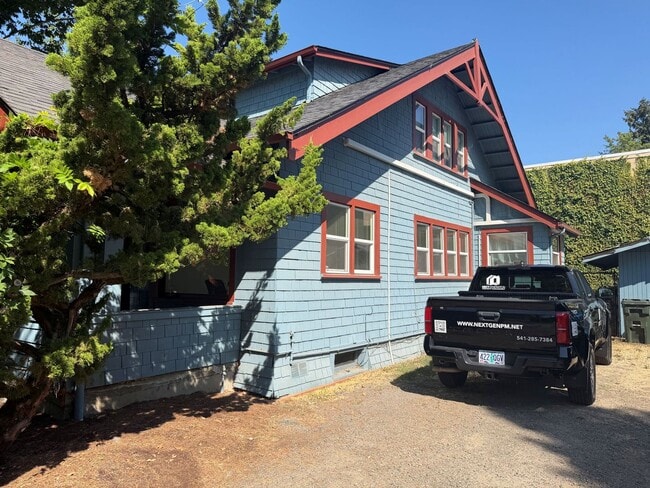 245 W 13th Ave