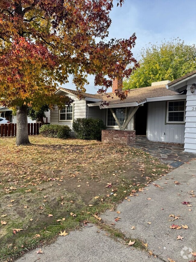 Building Photo - 4 Bedrooms in South Redding Rental