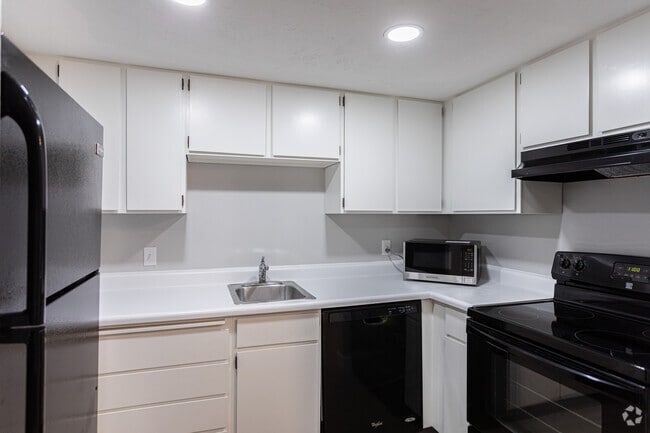 2 habitaciones, 1 baño - 900 pies cuadrados - Cocina - Cove Point Retirement - Independent Living