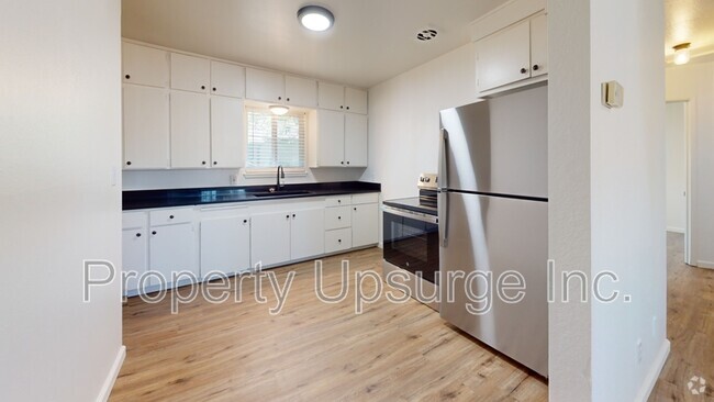 Building Photo - 2561 Irwin Rd Rental