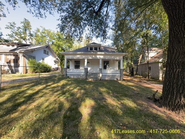 Building Photo - 2222 N Johnston Ave