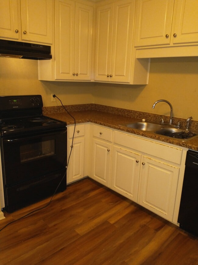 Photo - 106-4 EDGEFIELD