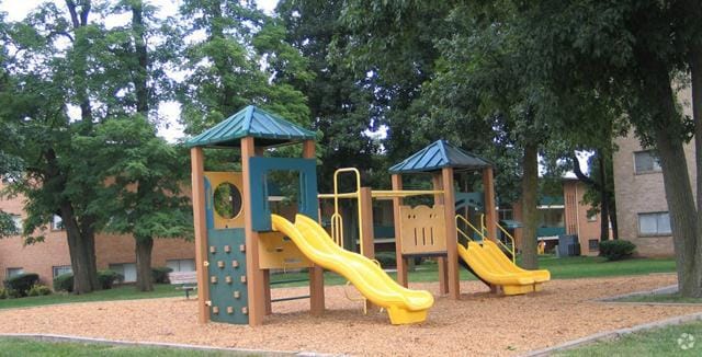 Área de juegos - Laurel Pines