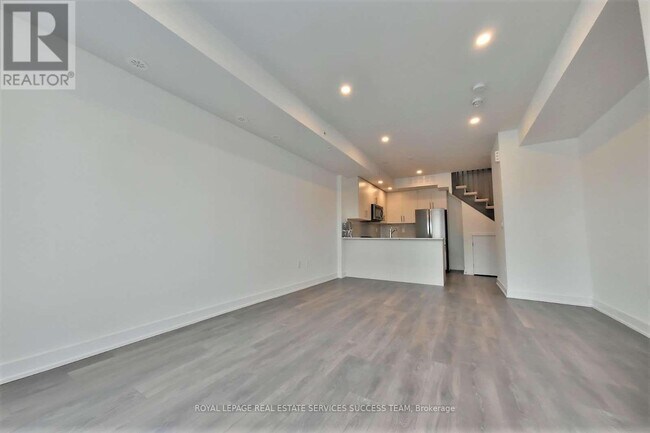 Photo - 3473 Widdicombe Way