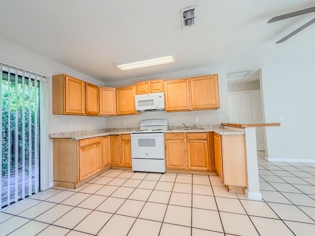 Photo - 2028 Major Dr