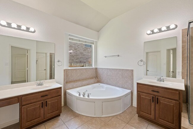 Photo - 2617 Salorn Way