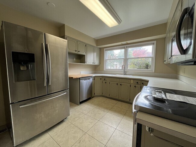 Photo - Charming 3-Bedroom Home with Hardwood Floo...
