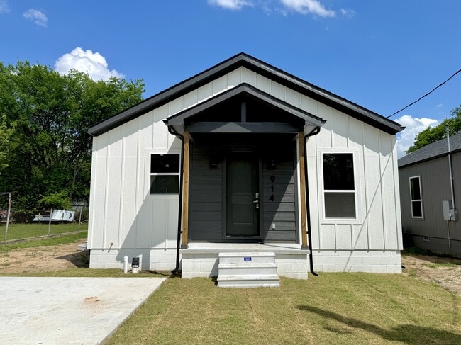 Building Photo - 914 F St SW