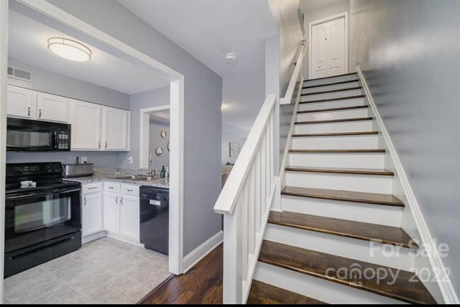 Photo - 1201 Green Oaks Ln Unidad L