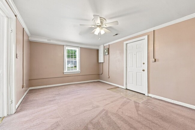 Photo - 101 E Woodall St