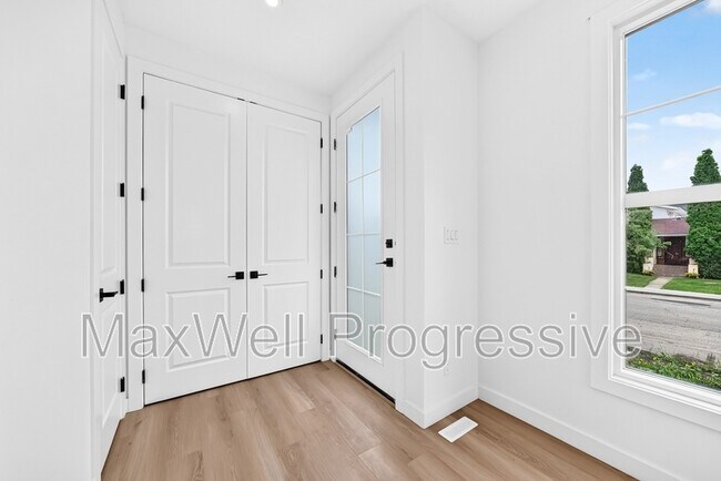 Photo - 14510-14595 95 Ave NW