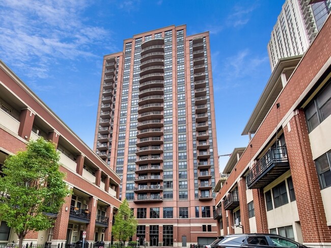 Building Photo - 330 N Jefferson St Unit 1201 Rental