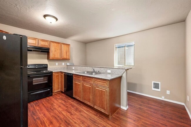 Building Photo - W Shannon Duplex Unit C Rental
