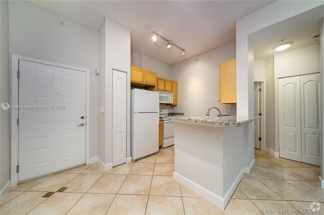Building Photo - 6001 SW 70th St Unit 108 Rental